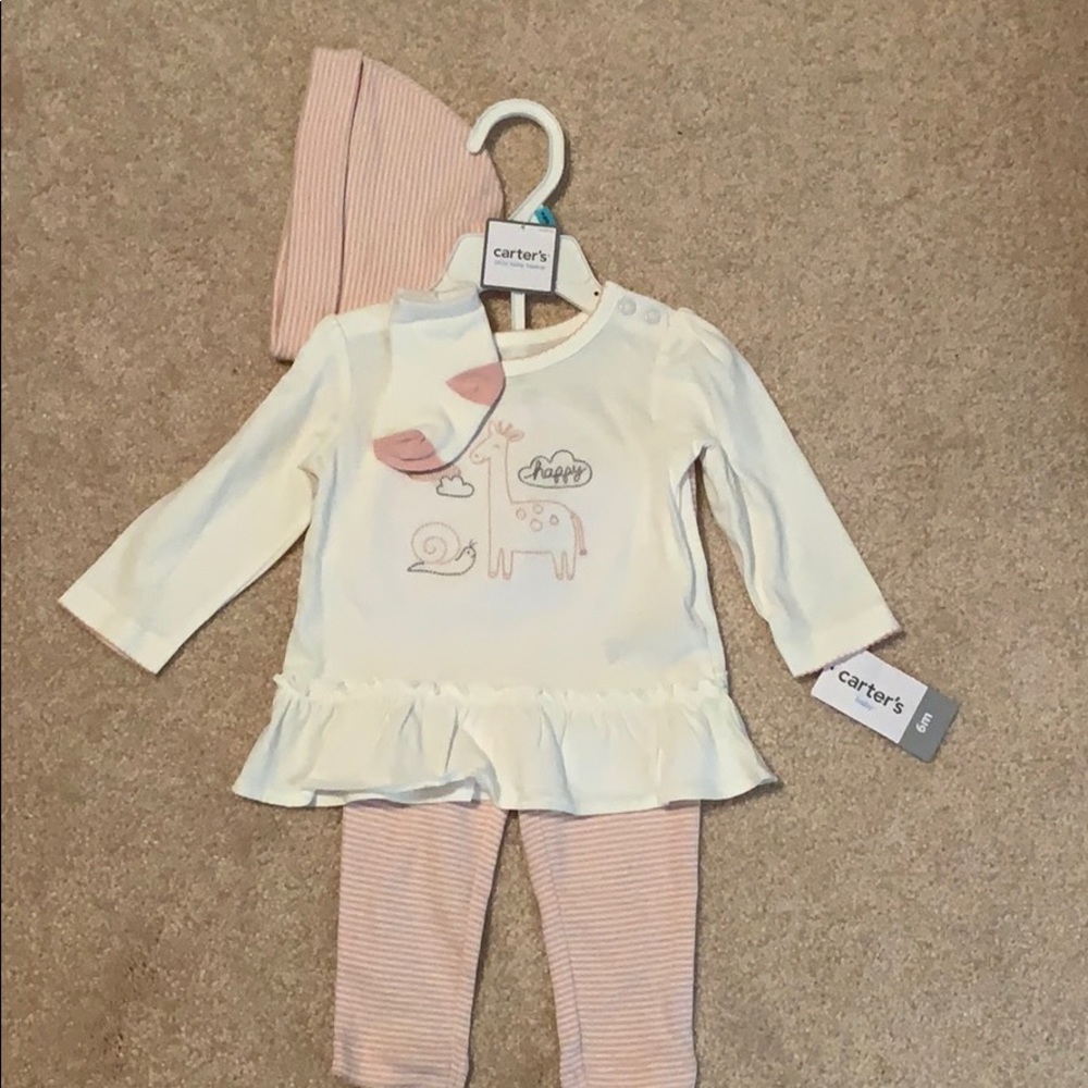 Carter’s happy giraffe outfit